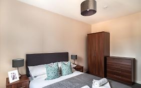 Modern & Stylish 2 Bed Apartment In Manchester