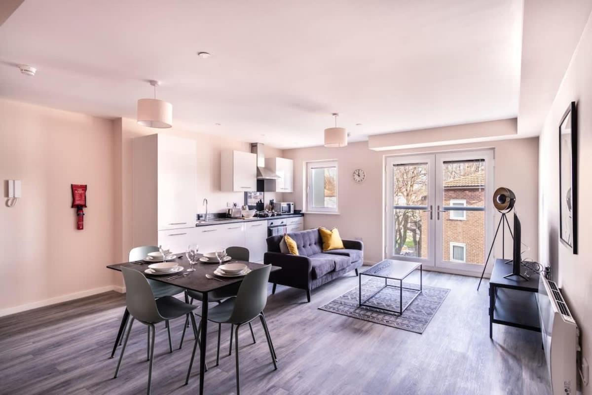 Modern & Stylish 2 Bed Apartment In Manchester Exterior photo